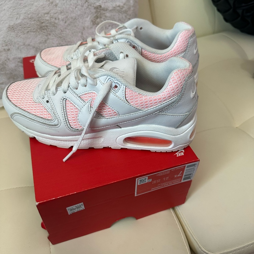 Nike Air Max Womens 7.5